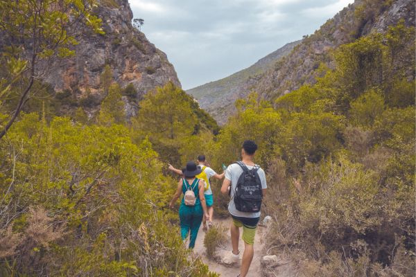 Fronteiras Inesperadas e Emocionantes em Países Fora da Trilha Turística