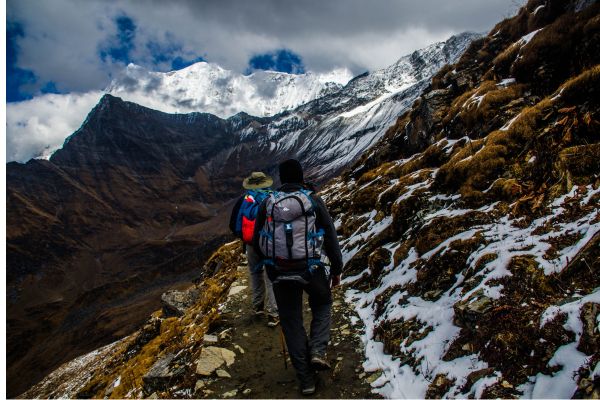 Destinos Remotos e Desérticos para Alpinistas Escalarem Paredes Verticais